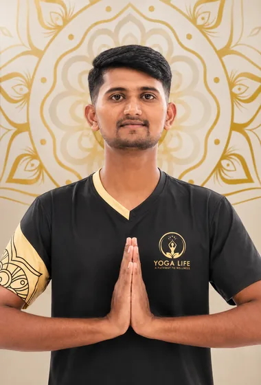 Chetan, senior teacher at Yoga Life Premium